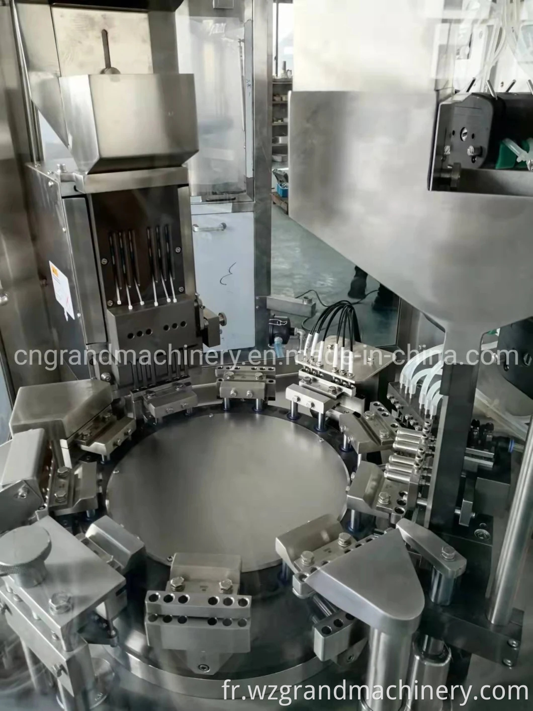 Machine de remplissage de capsules de liquide de machines pharmaceutiques pour huile liquide / pellet / pilule NJP-260